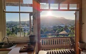 Historic Home Close To Cbd 3Brm With Views